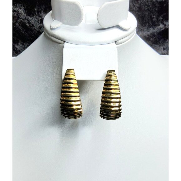 vintage gold tone ribbed design hoop push back earrings - Picture 2 of 3